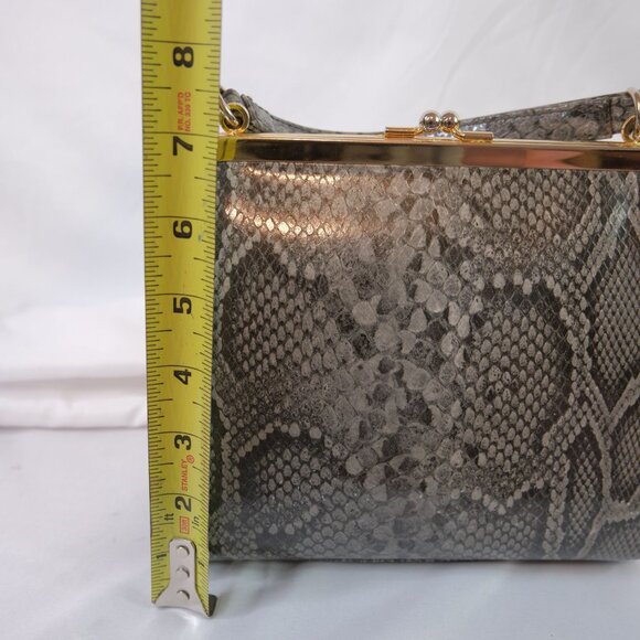 Liz Claiborne Gray Snakeskin Kisslock Frame Bag - Picture 6 of 8
